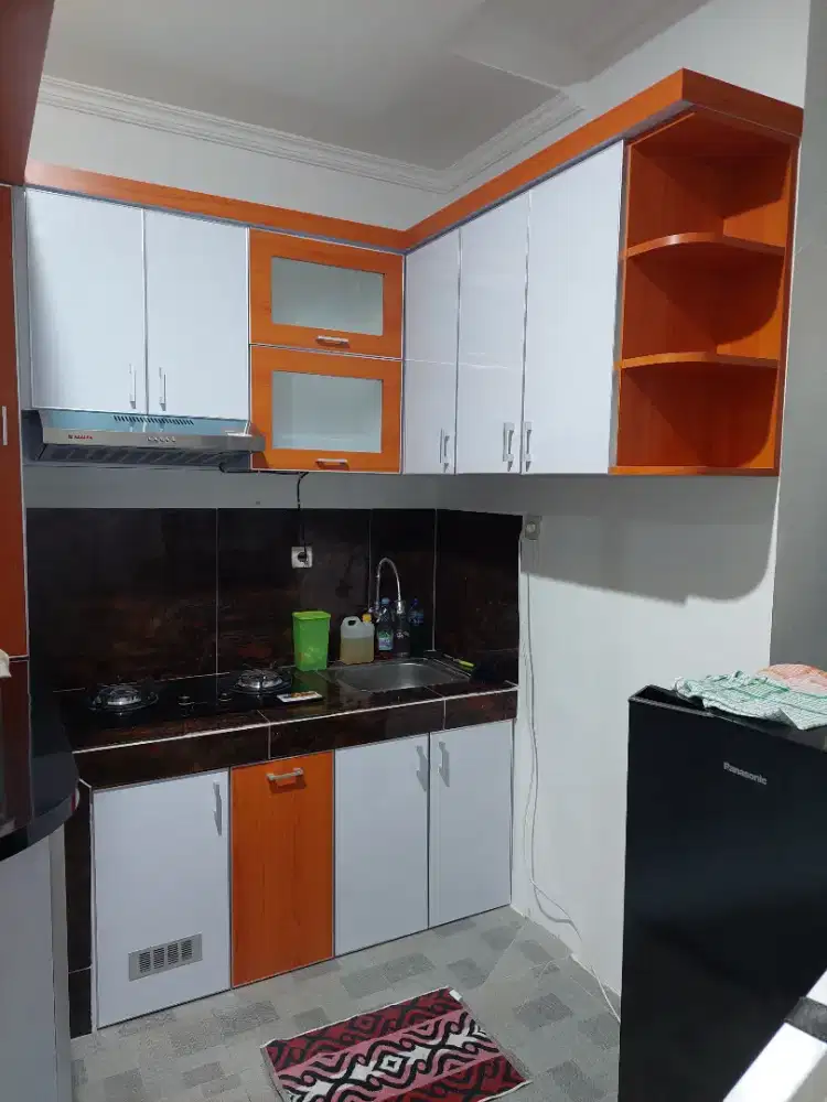 Kitchen set hpl putih dan Orange