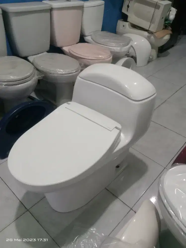 Closet duduk gendong/monoblok TOTO Ecowaser kondisi 90%mulus COD