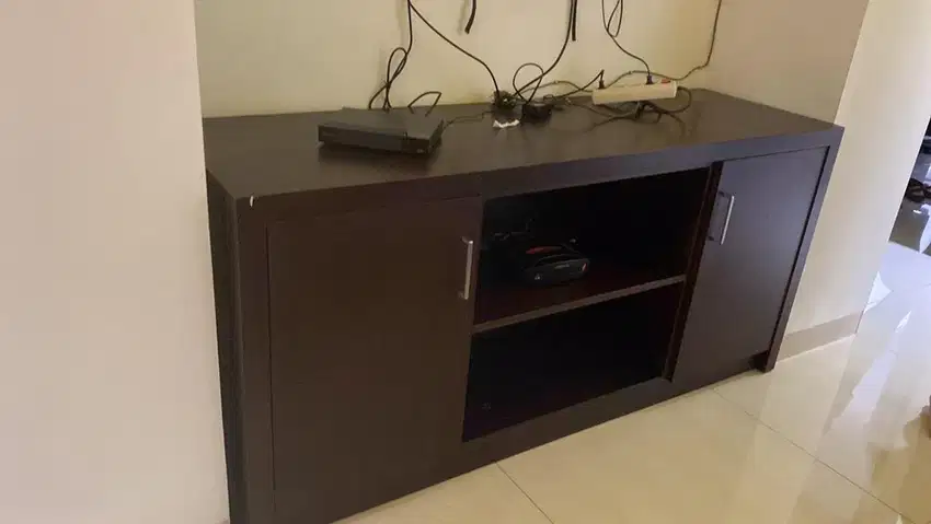 Rak tv dari bahan kayu