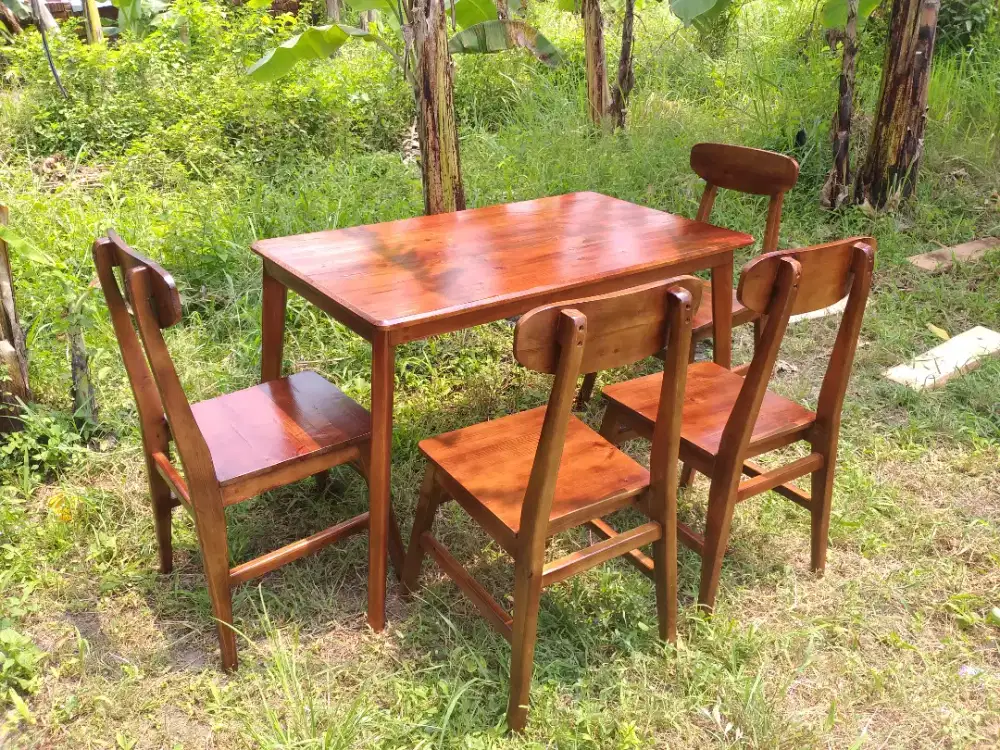 Meja makan jati belanda