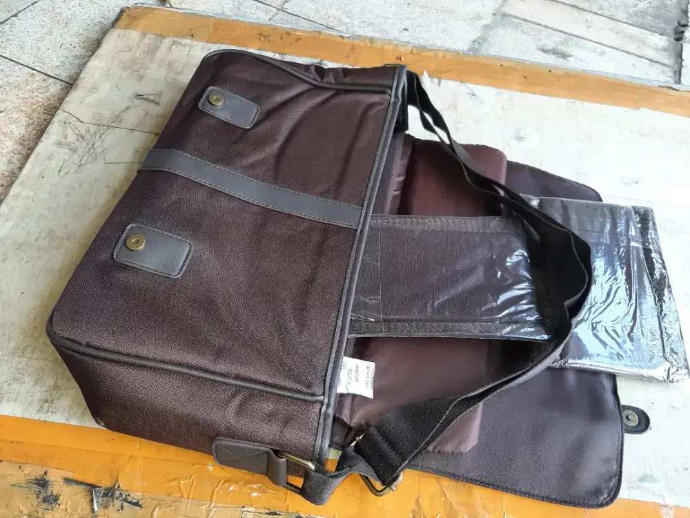 Tas Selempang Synthetic Leather / Tas Laptop/Messengger Bag-Tan.