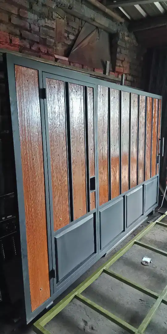 Pintu pagar besi wood plang grc