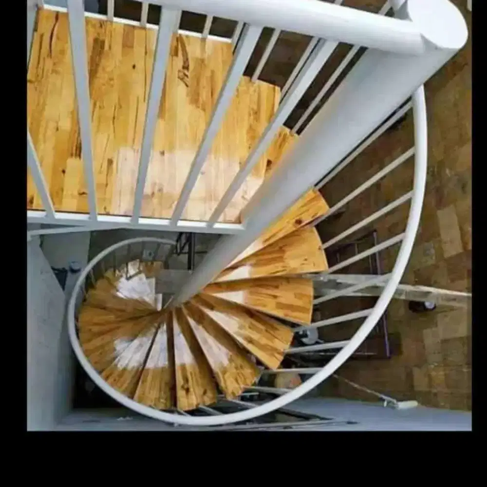 Mengerjakan dan menerima pesanan tangga putar antik