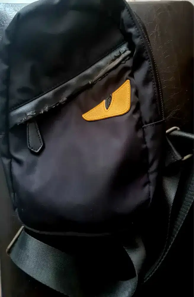 Tas selempang fendi ukuran tinggi 30cm x lebat 15cm