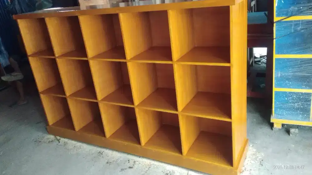 Rak buku/loker SD SMP SMA