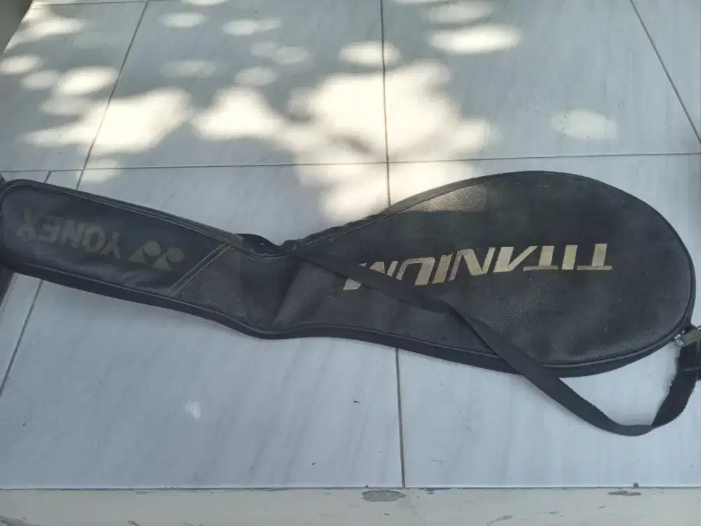 Di jual tas bulutangkis