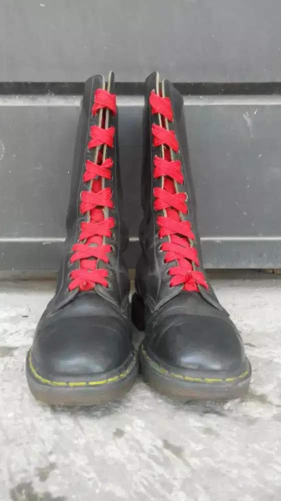 Sepatu Dr Martens 14 hole koleksi