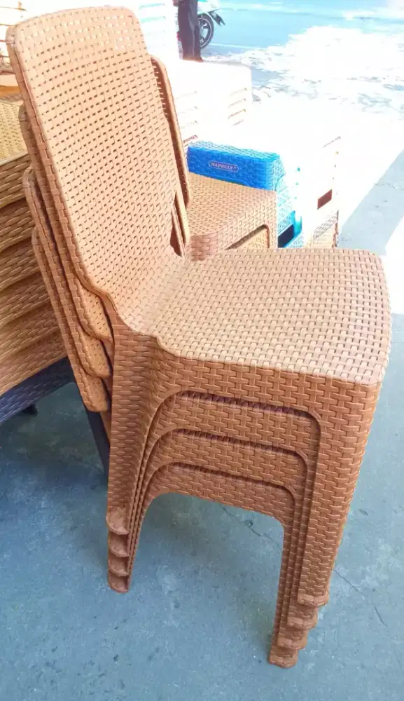 KURSI PLASTIK NAPOLLY 2R3 DAN MEJA PLASTIK NAPOLLY