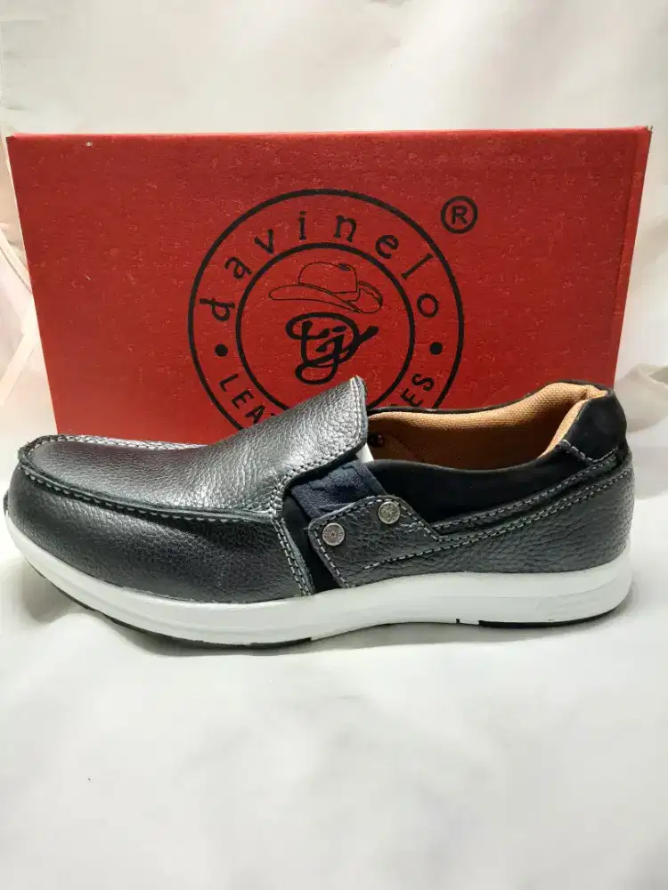 Sepatu Sneakers kulit asli slip on