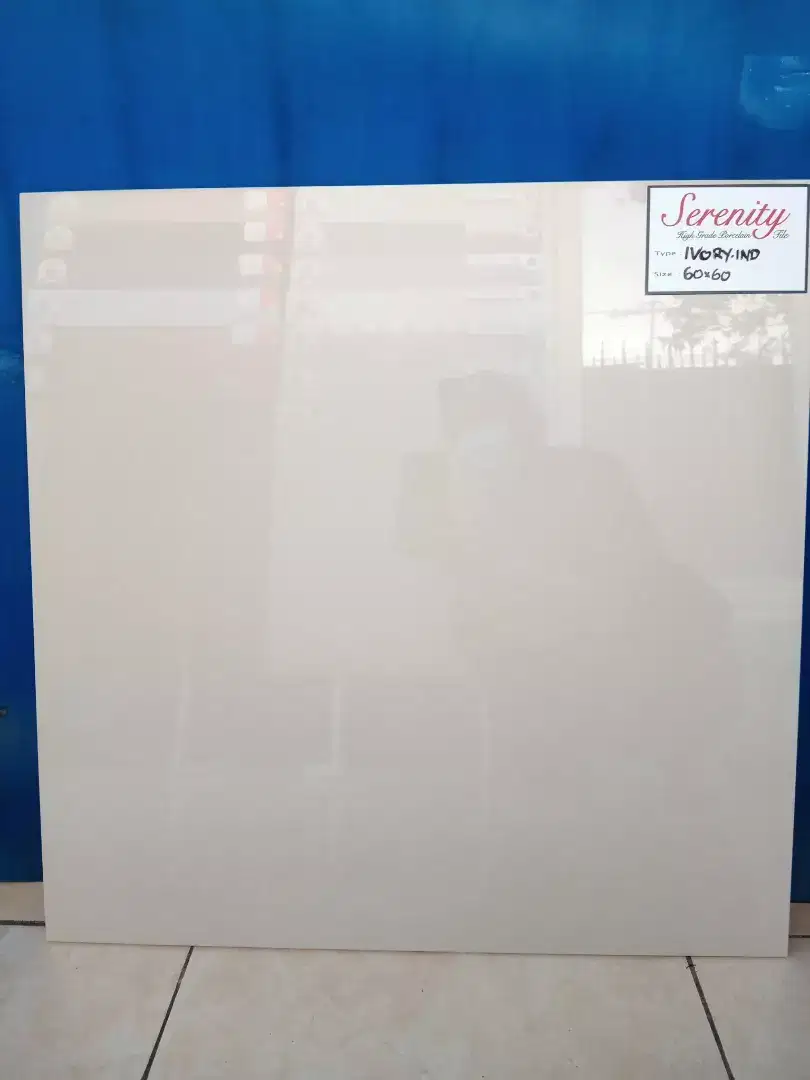 GRANIT MURAH CREAM POLOS 60X60 SERENITY