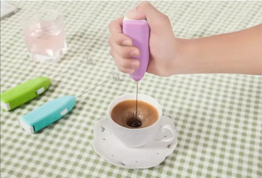 Mixer kecil pengocok kopi dan telur