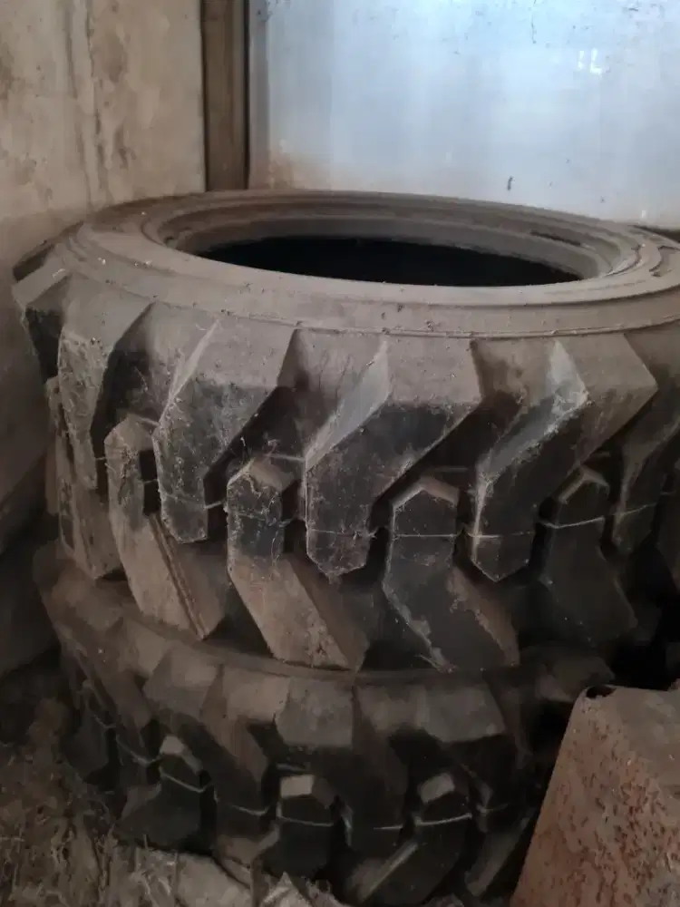 Ban loader 10 16,5 baru gress merk bridgestone tahun lama