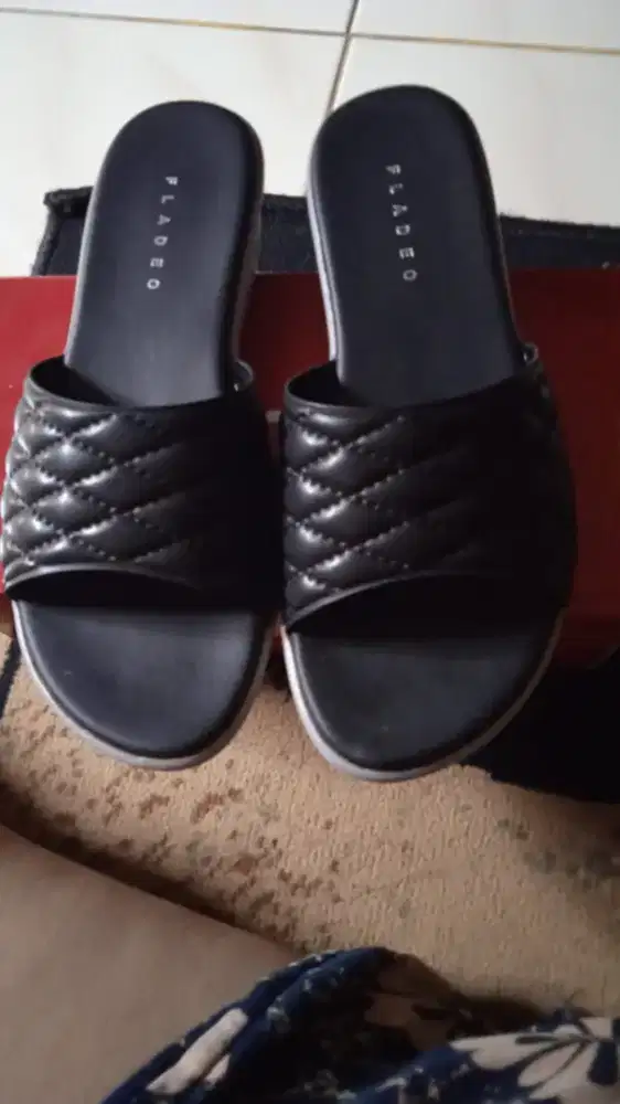 Sendal weadges fladeo