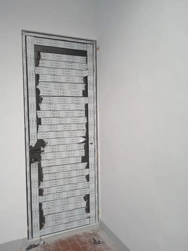 Kusen pintu  aluminium