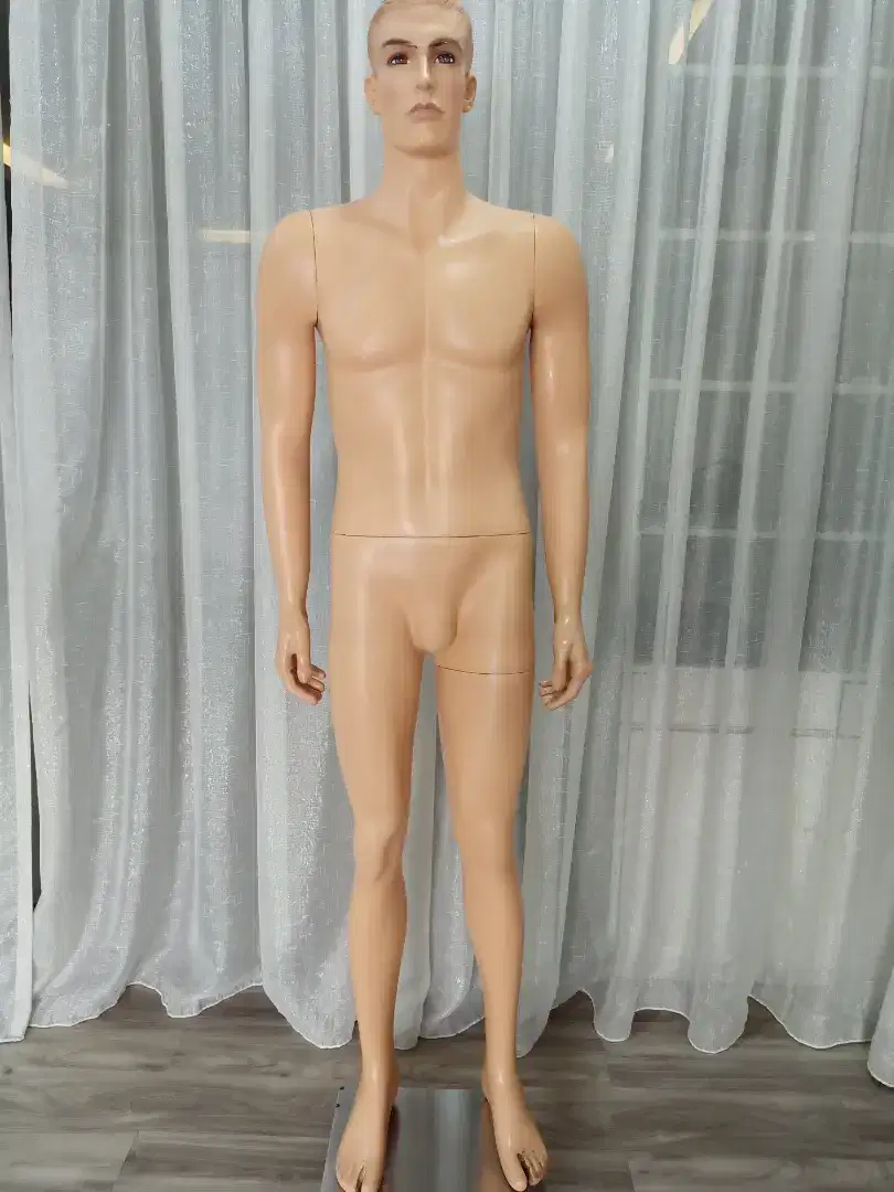 Di jual manekin pria fiber full body, harga net.