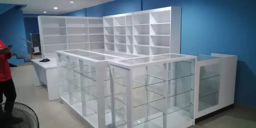 ORDER PERLENGKAPAN FURNITURE ETALASE APOTEK
