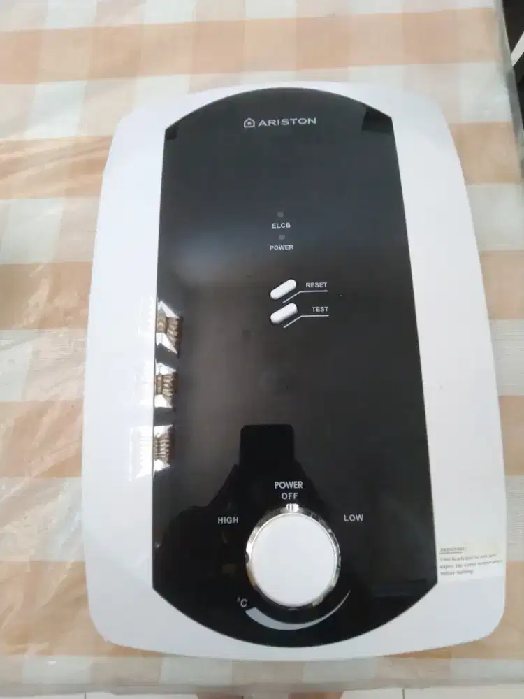 Pemanas Air Instan Ariston