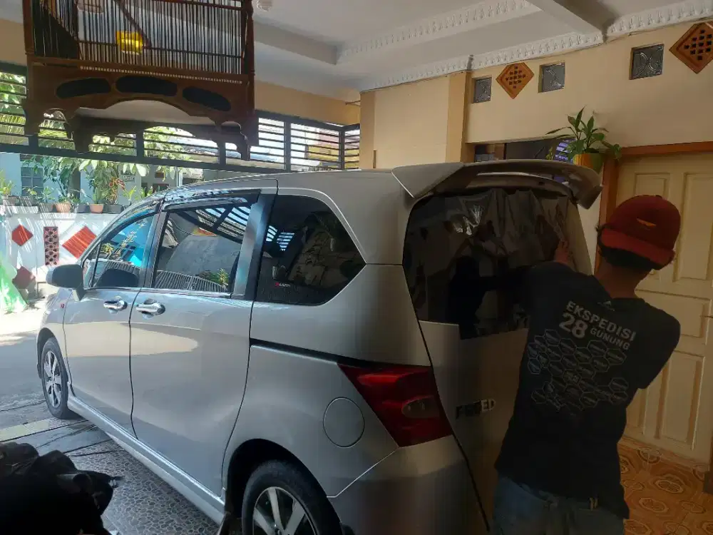 teknisi kaca film mobil home service