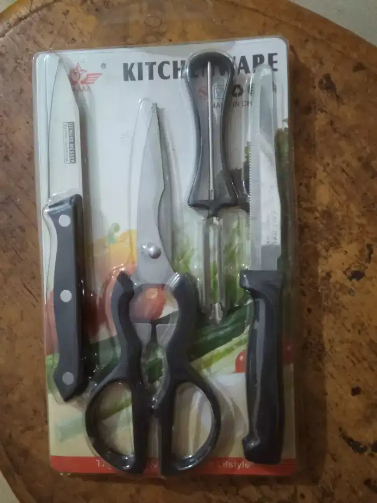 Perlengkapan dapur (talenan, pisau, gunting multifungsi+ irisan?