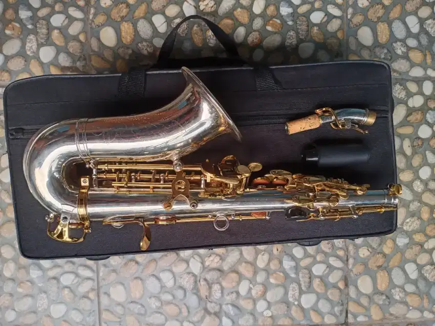 Jual beli saxophone