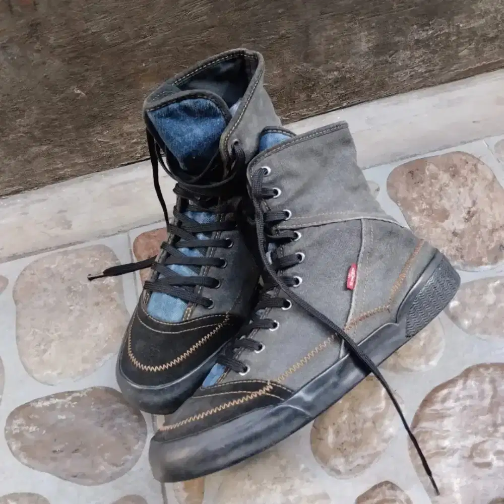 sepatu levi's SO486M