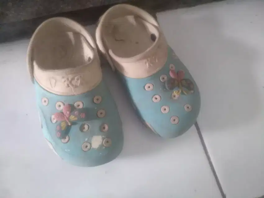 Sandal anak perempuan