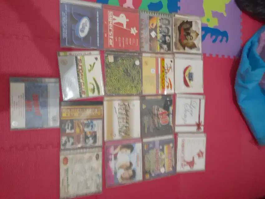 Jual borongan semuanya 17 buah cd & vcd original lagu2 campuran.