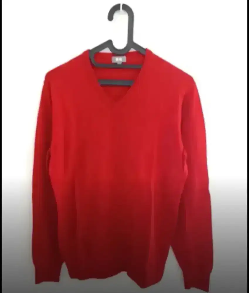 Sweater Pria. Merk Uniqlo