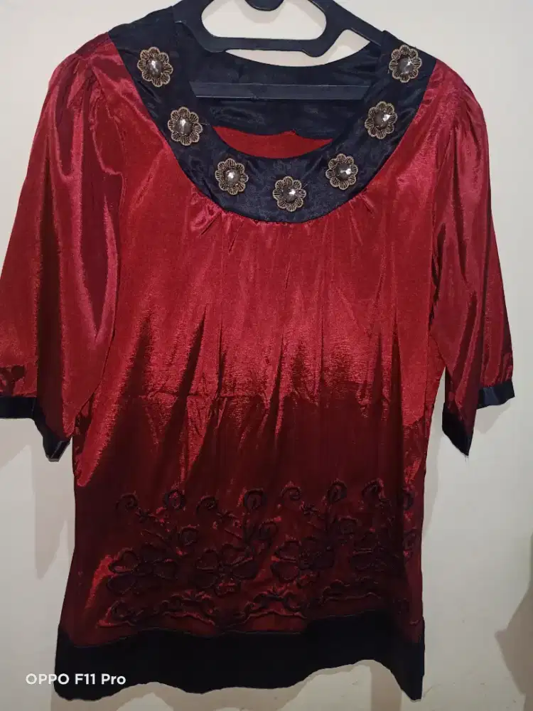 Blouse wanita maroon