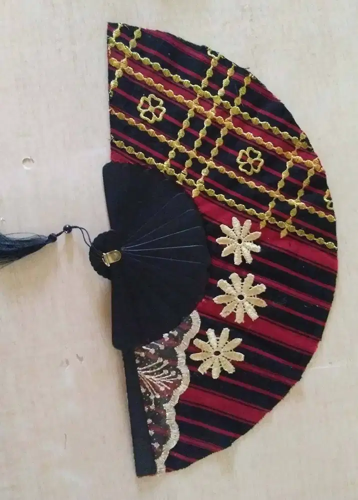 kipas kayu souvenir