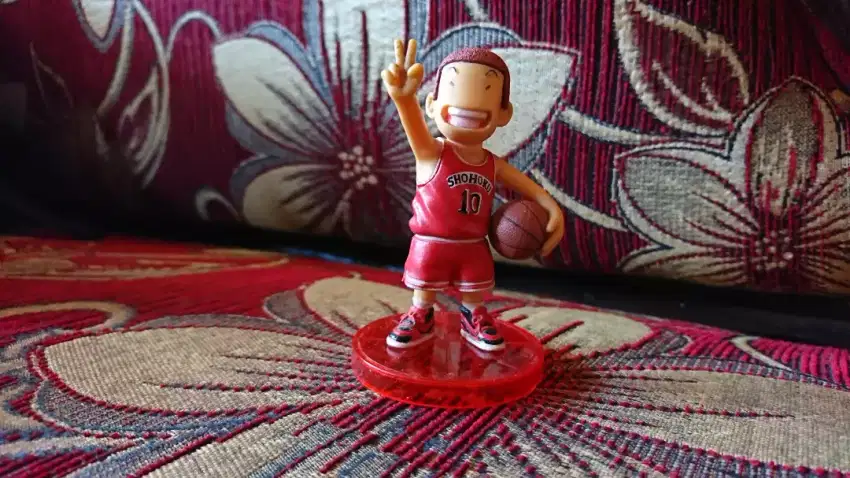 Action figure slam dunk