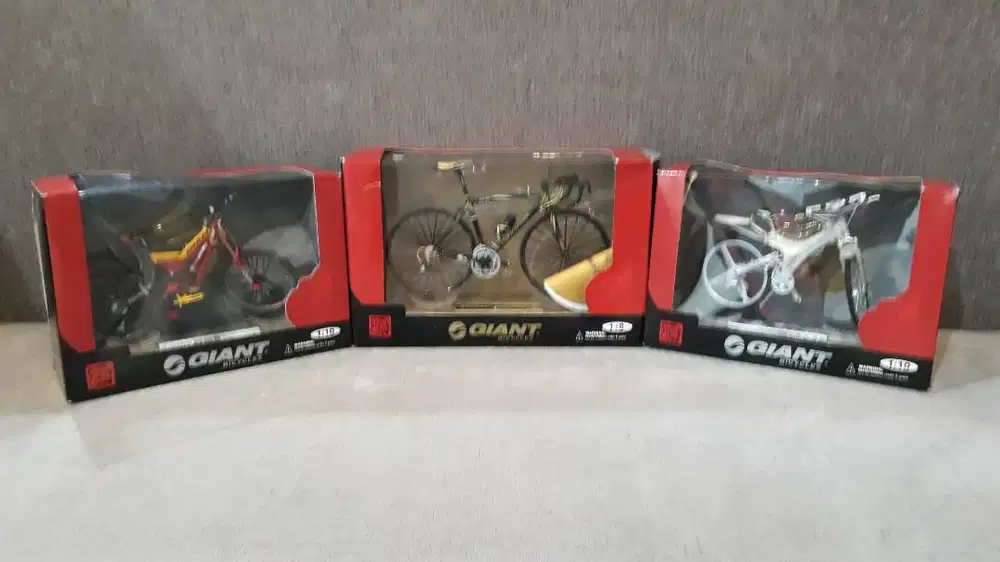 Die Cast GIANT Hummer JEEP vw volkswagen Lamborghini YAMAHA