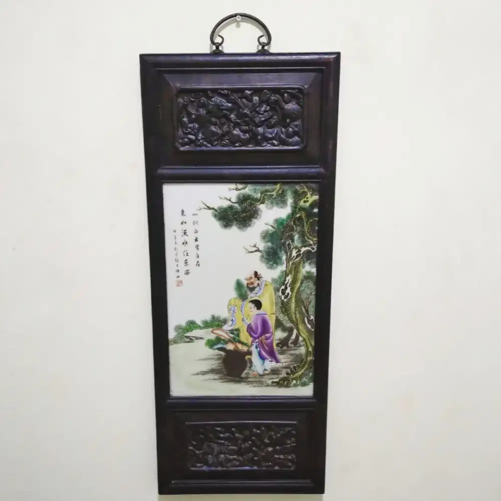 LUKISAN KERAMIK CHINA DENGAN BINGKAI KAYU KLASIK UKIR VINTAGE