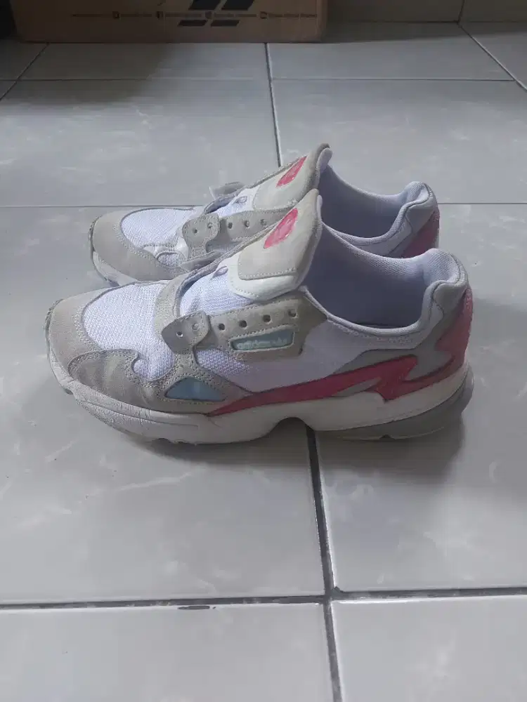 Sepatu adidas Torsiaon