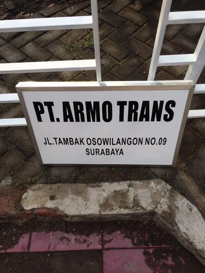 Papan nama usaha