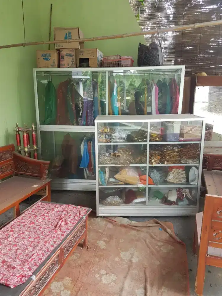Dibeli terus berbagai macam etalase bekas