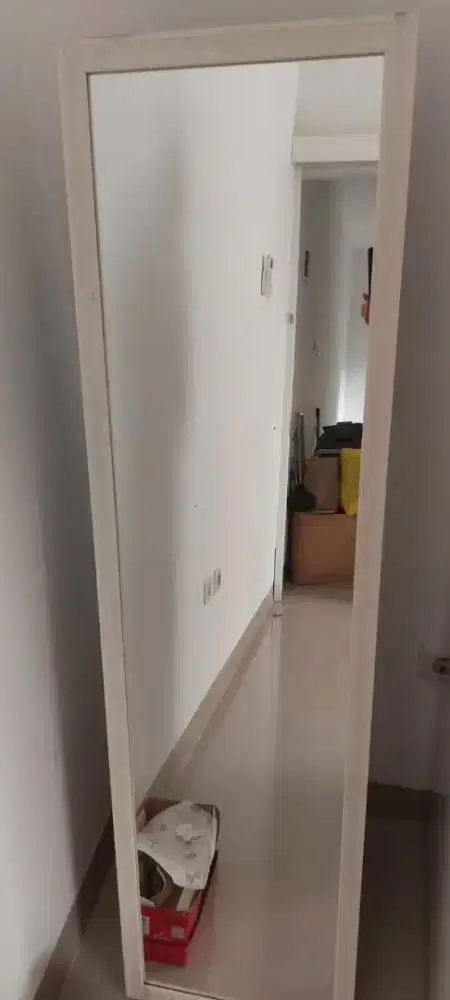 Kaca panjang putih informa