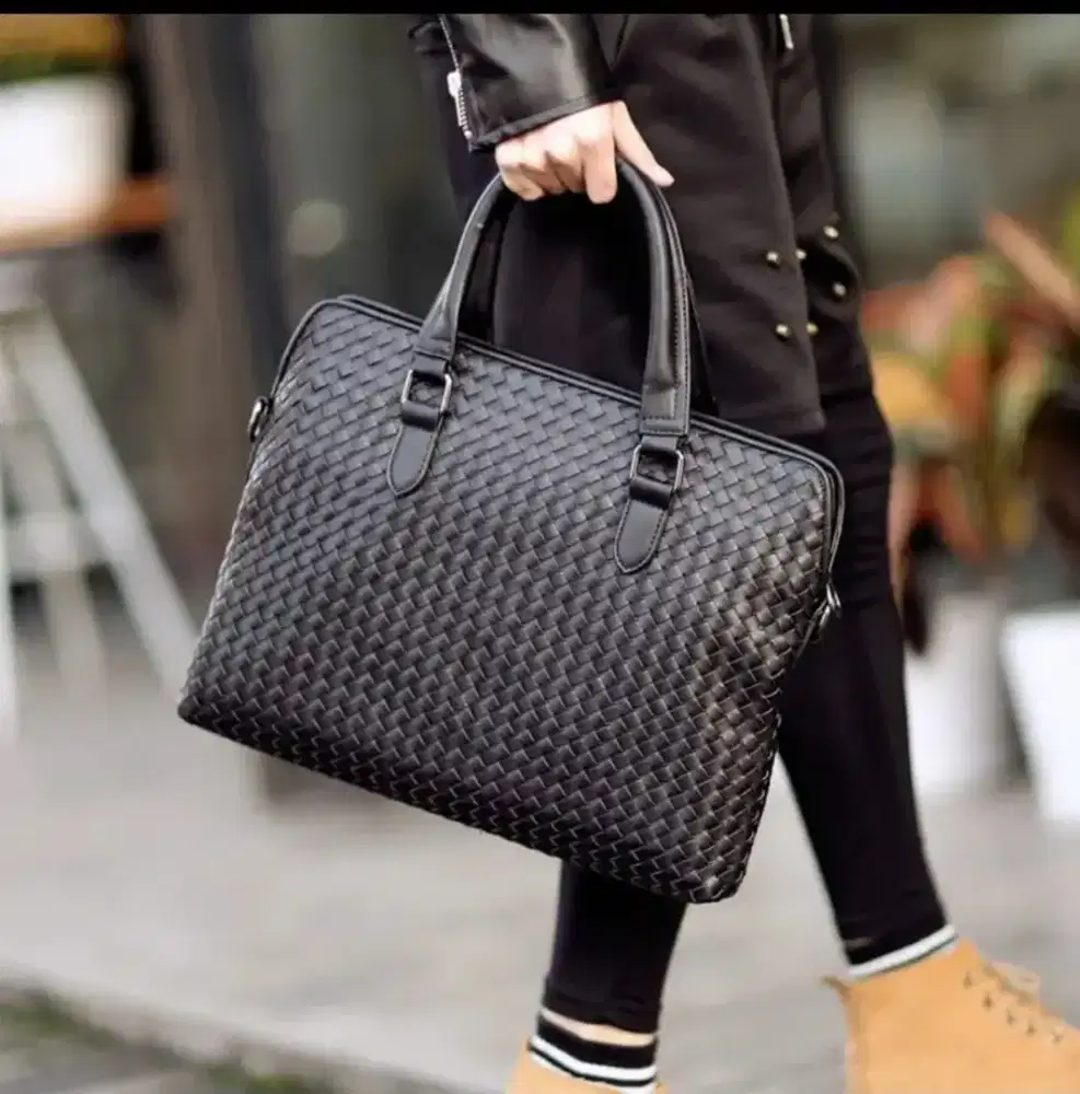 230. Tas kerja Leather