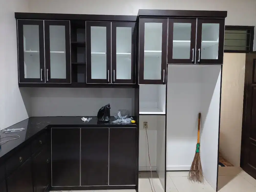 Kitchen set hpl klasik minimalis