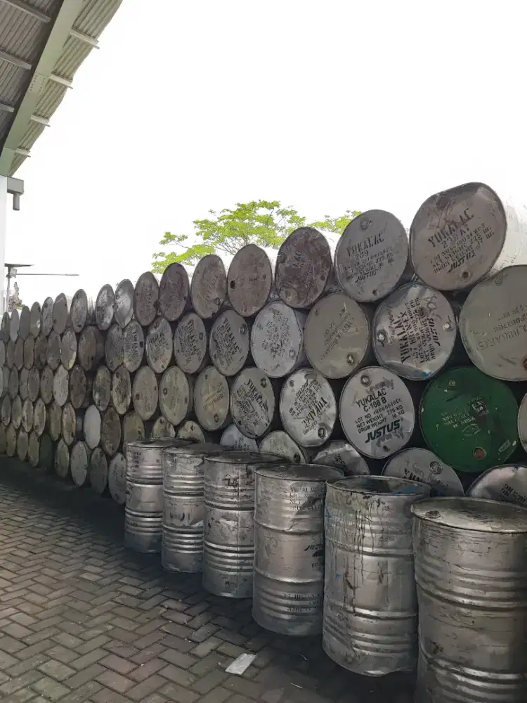 Drum besi bekas oil / resin