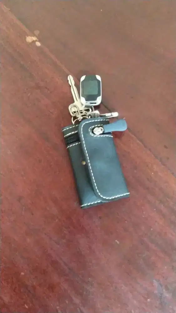 Gantungan  kunci kulit