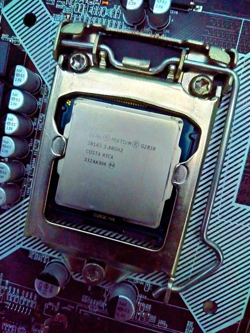 Intel Pentium G2030 (IvyBridge 2C-2T, 3.0GHz, Smart Cache 3MB)