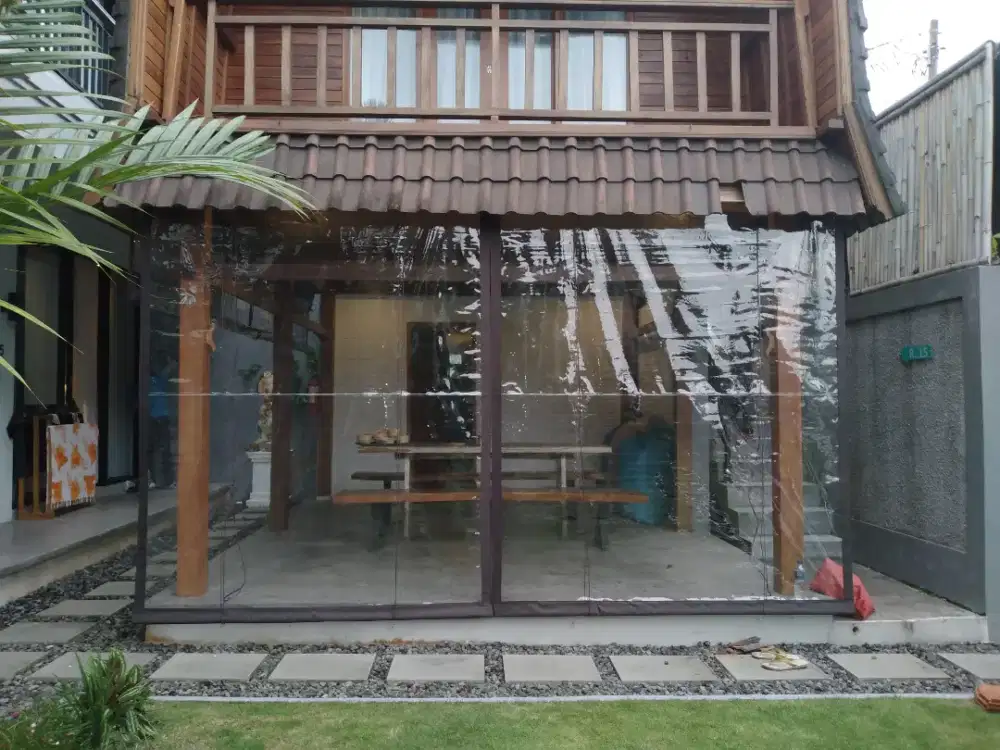 Tirai plastik tebal transparan