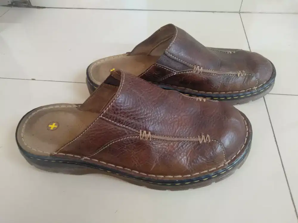 Sepatu Sandal Selop DR Martens