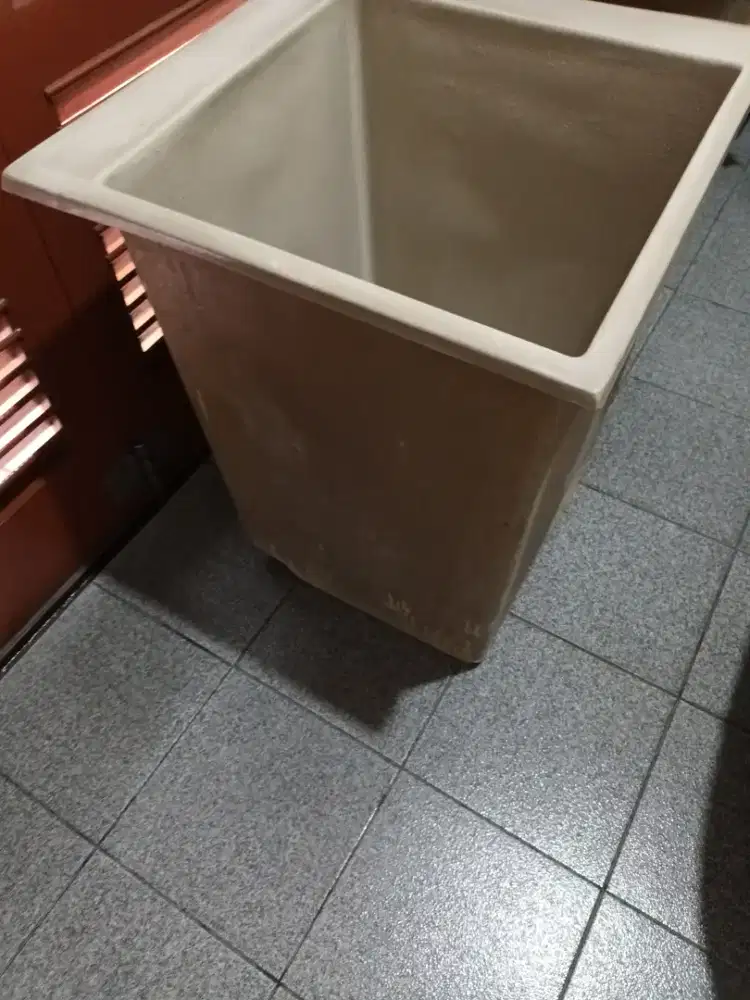 Bak air fiber kondisi bagus