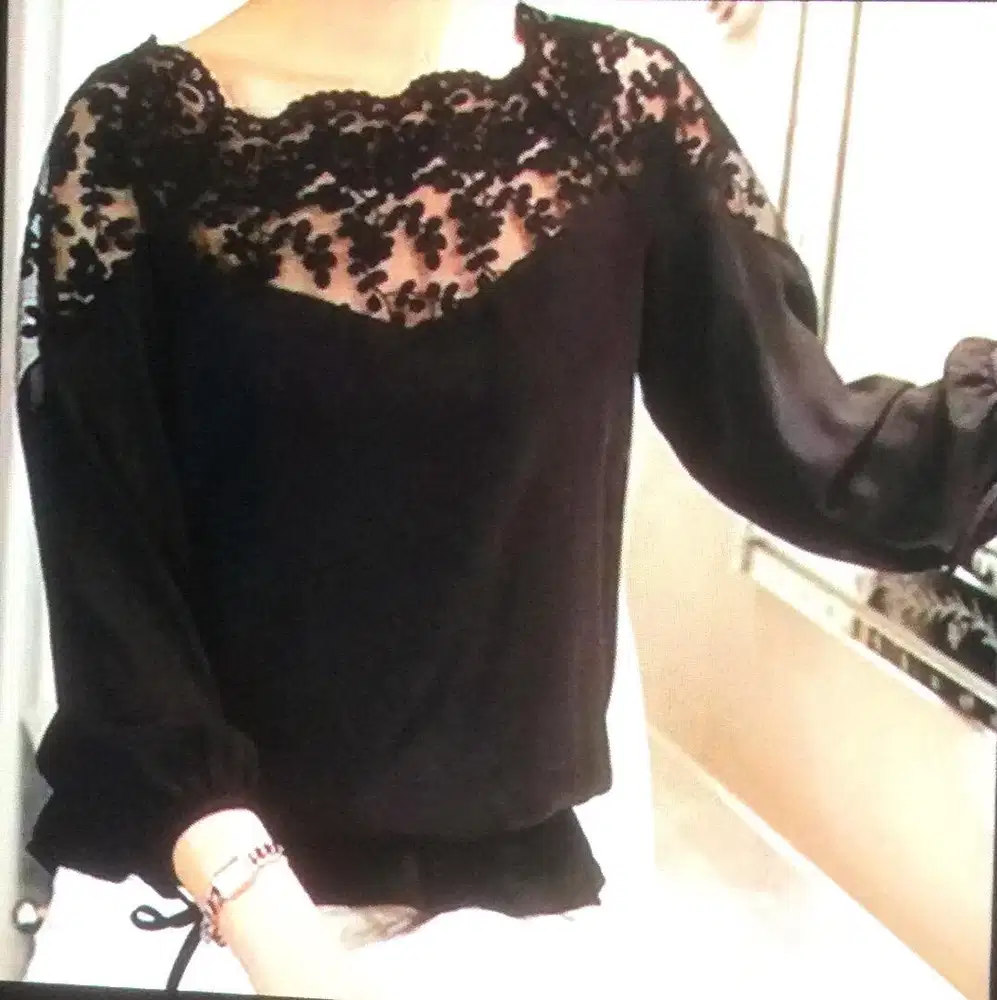 Atasan Renda Hitam size M