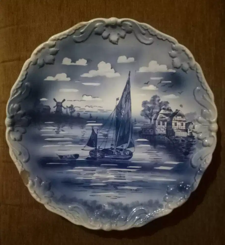 Piring Antik Peninggalan Belanda