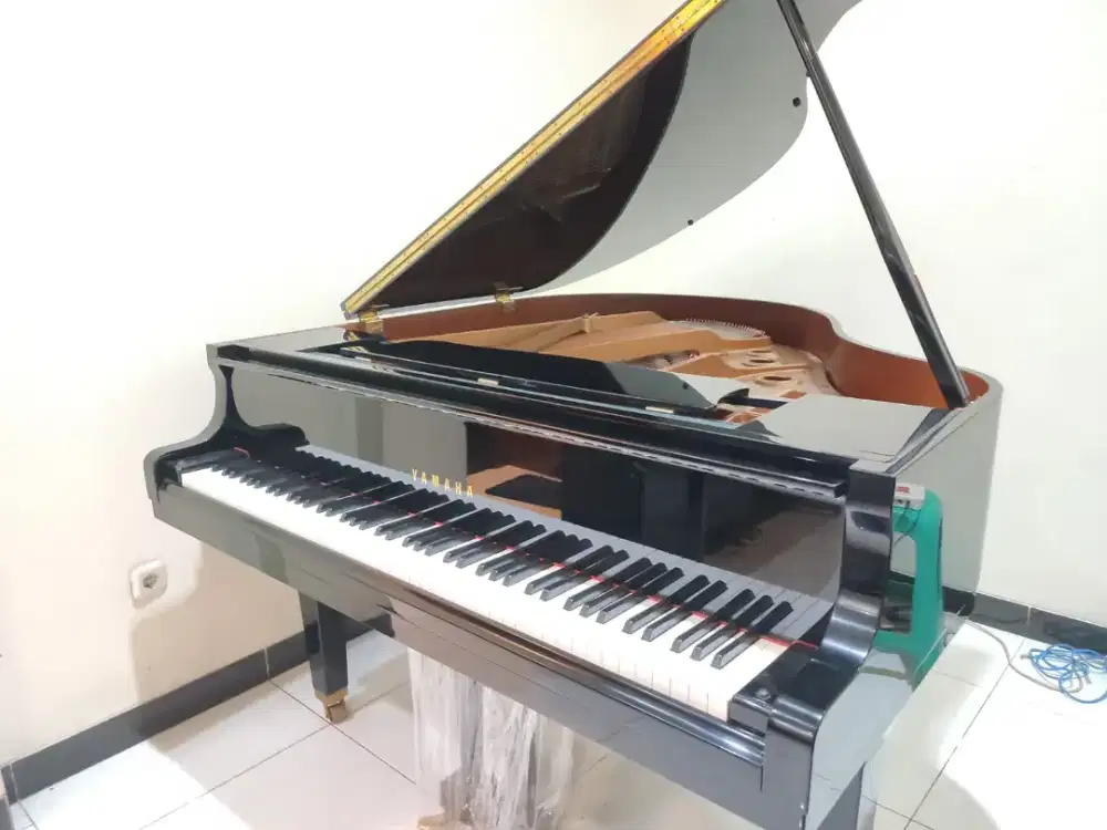 Grand piano Yamaha C3