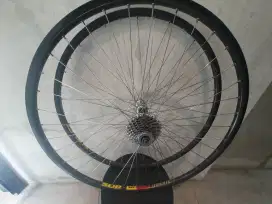 wheelset 700c SUP mavic ceramic frehub campagnolo sproket miche