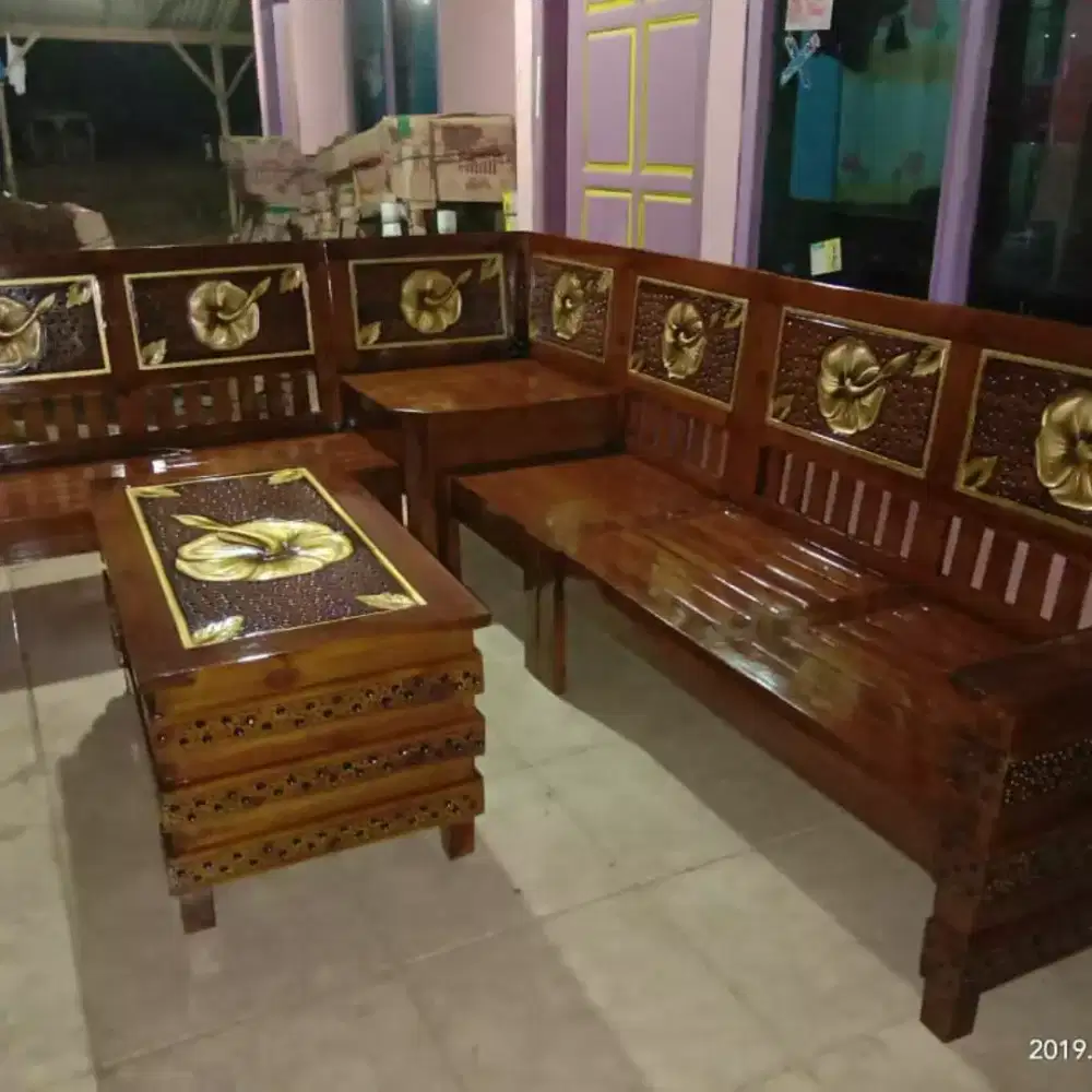 Kursi sudut ukir kayu jati Jepara